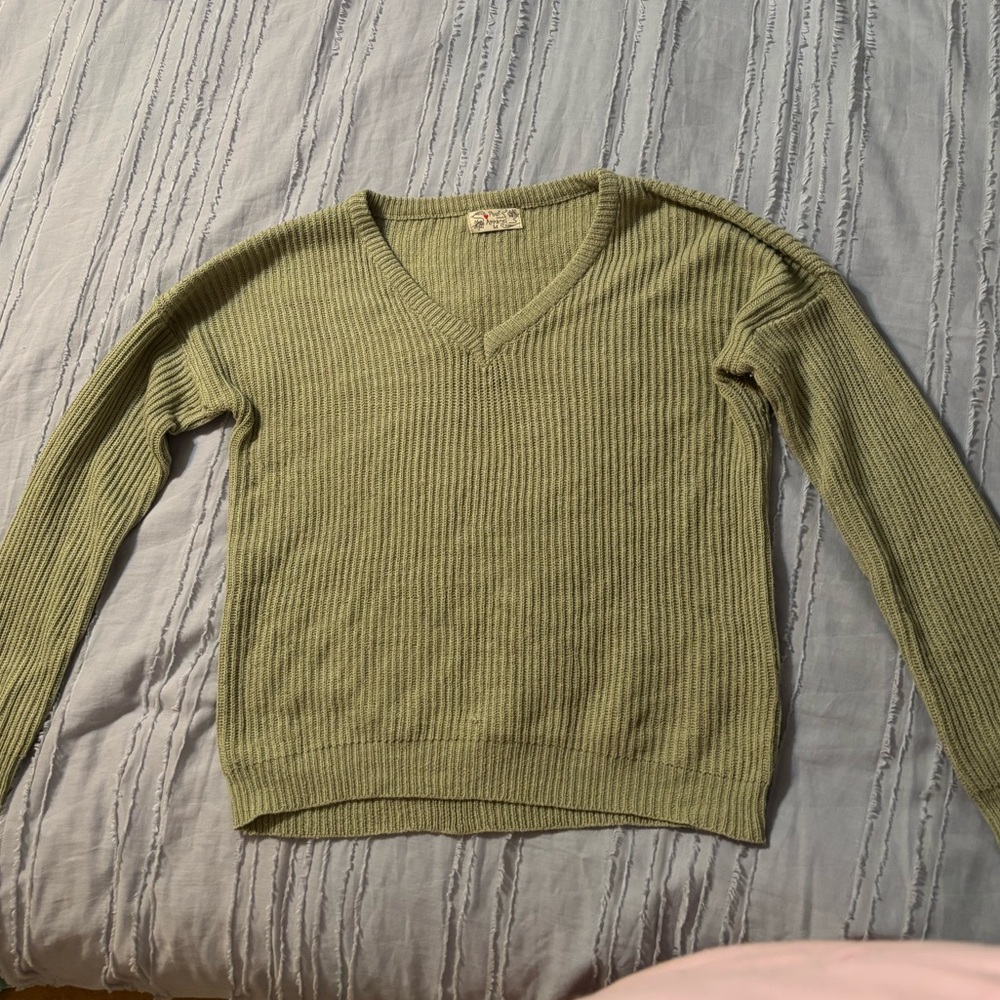 Poof Apparel Green Sweater – Size Medium – Cozy Everyday Style